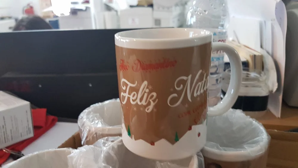 Canecas personalizadas com ilustrações, fotografias ou mensagens.
