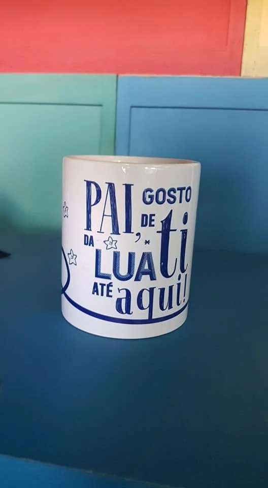 Canecas personalizadas com ilustrações, fotografias ou mensagens.