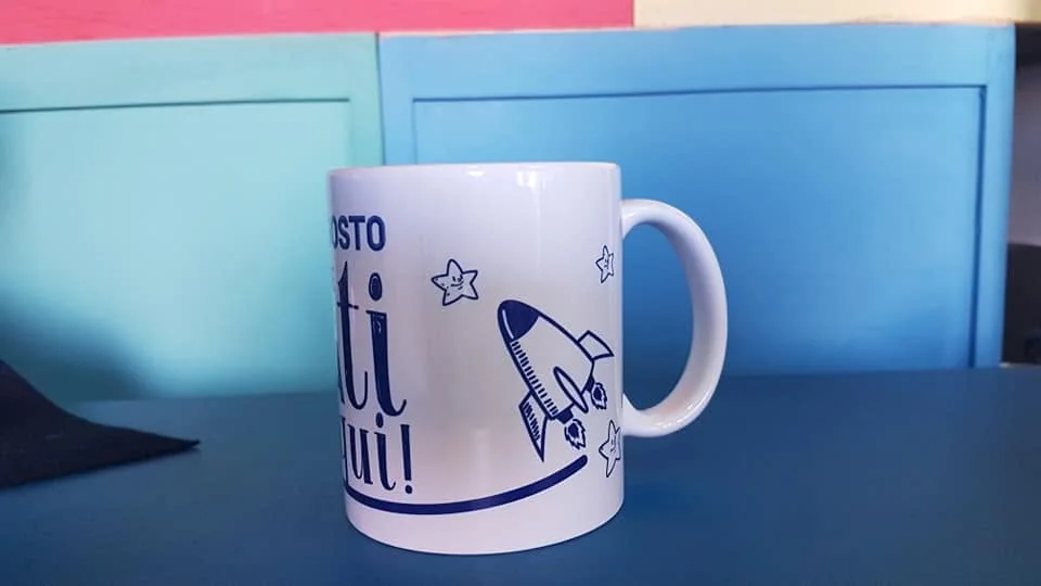 Canecas personalizadas com ilustrações, fotografias ou mensagens.