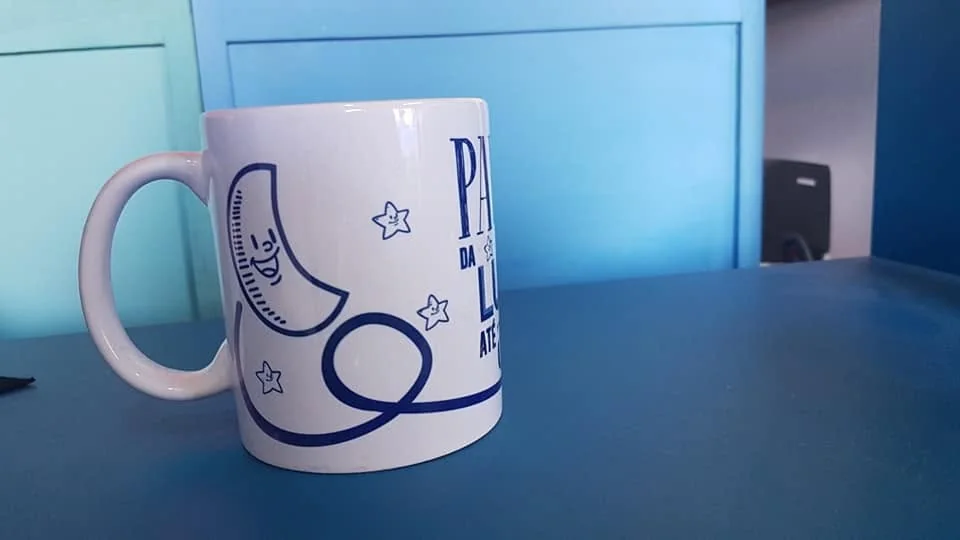 Canecas personalizadas com ilustrações, fotografias ou mensagens.