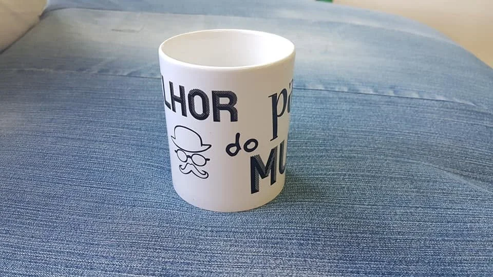 Canecas personalizadas com ilustrações, fotografias ou mensagens.