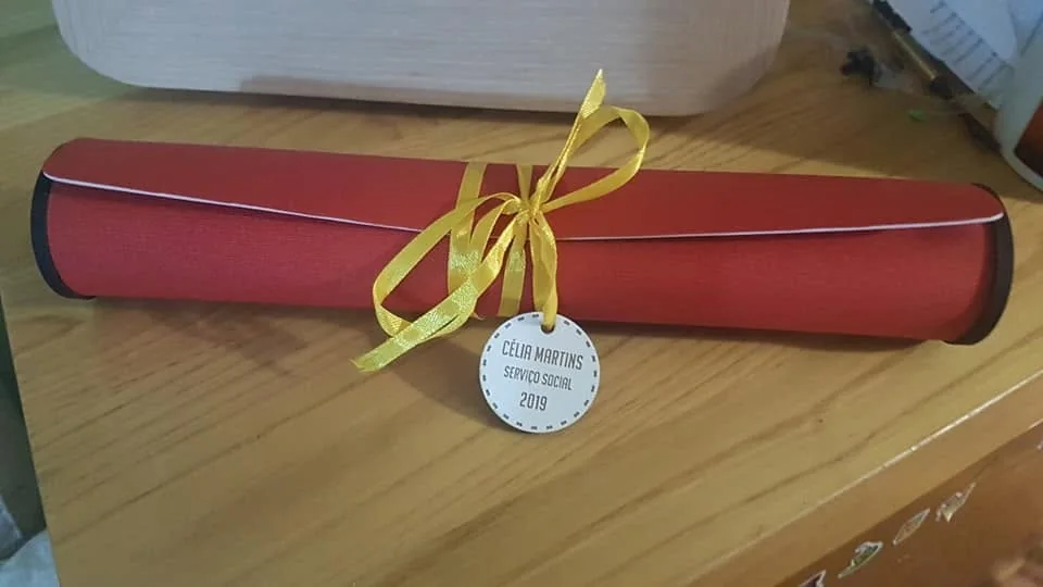 Artigos personalizados para celebrar o percurso académico e a etapa de finalista.