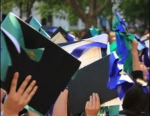 Artigos personalizados para celebrar o percurso académico e a etapa de finalista.