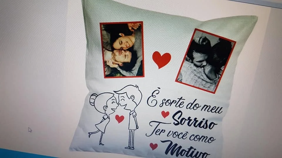 Almofada com mensagem, imagem ou fotografia personalizada.