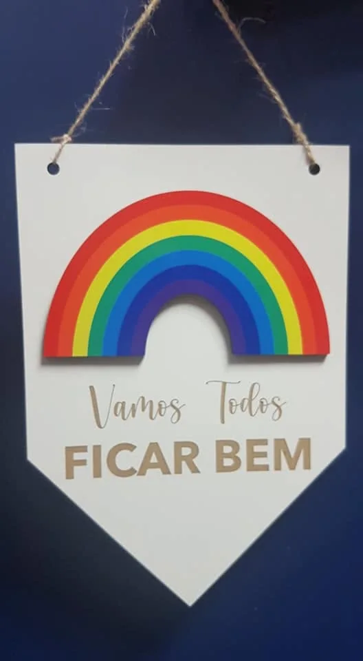 Bandeirola com ilustração e mensagem para pendurar.