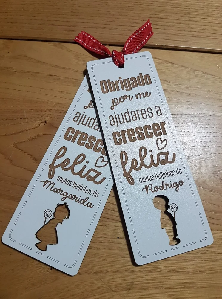 Marcadores com ilustrações e mensagens para acompanhar a leitura.
