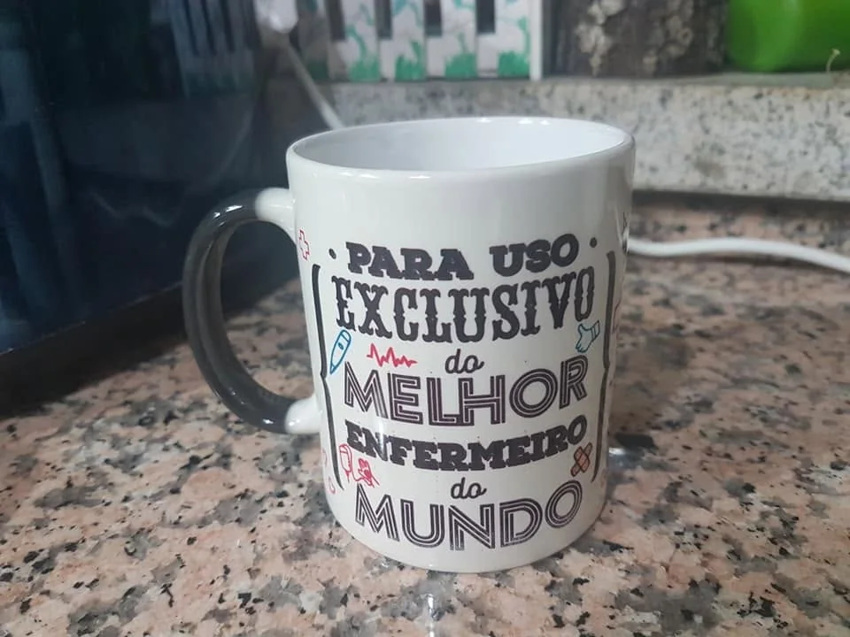 Canecas personalizadas com ilustrações, fotografias ou mensagens.