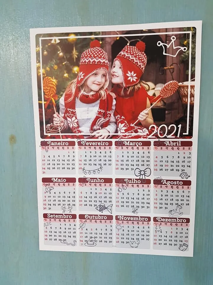 Calendário com imagem personalizada para manter uma memória à vista durante o ano.