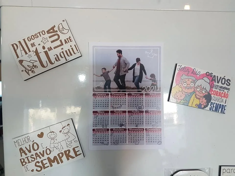Calendário com imagem personalizada para manter uma memória à vista durante o ano.