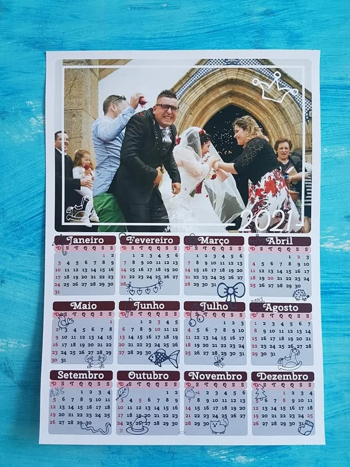 Calendário com imagem personalizada para manter uma memória à vista durante o ano.