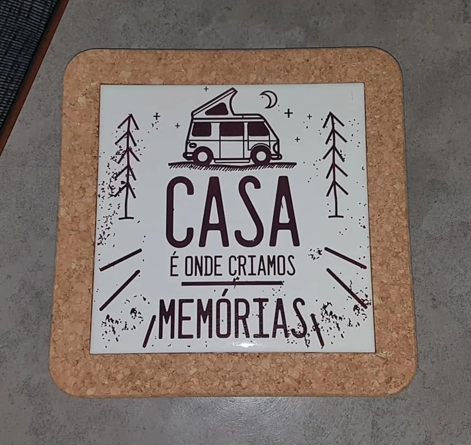 Peças de cozinha com mensagens e desenhos para oferecer ou usar no dia a dia.
