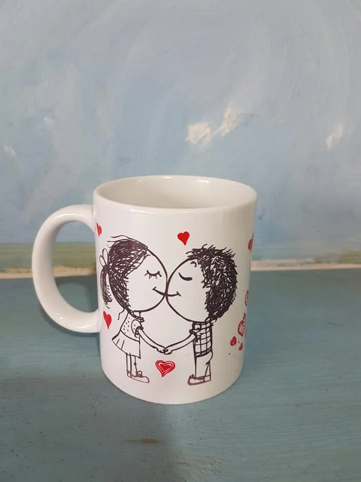 Canecas personalizadas com ilustrações, fotografias ou mensagens.