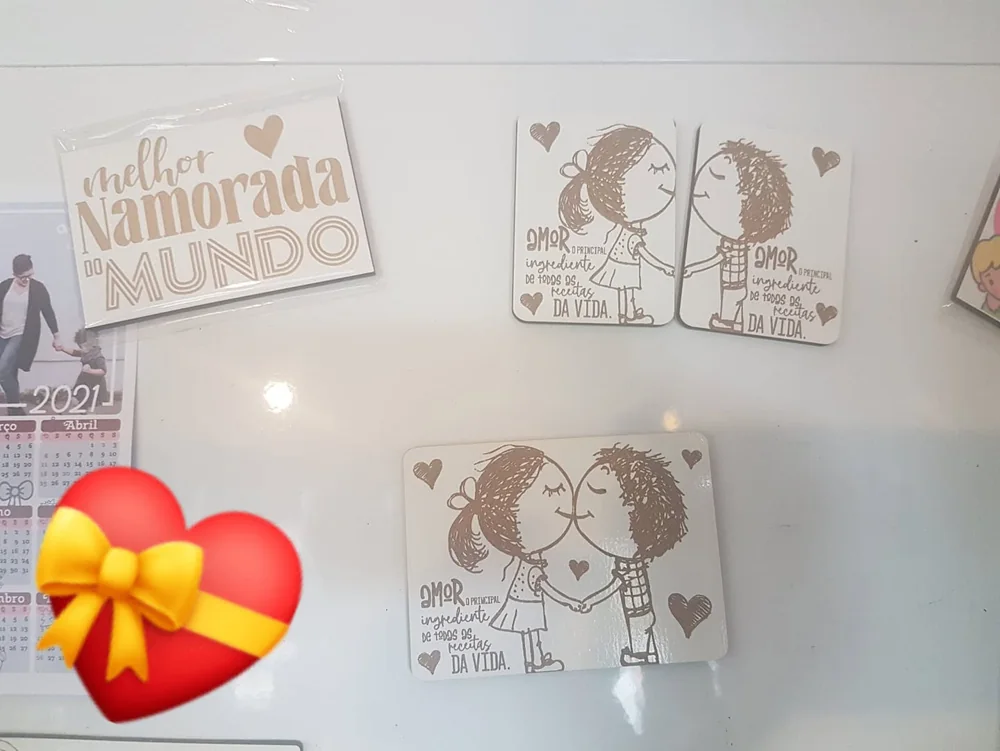 Artigos personalizados para oferecer, celebrar ou guardar uma mensagem.