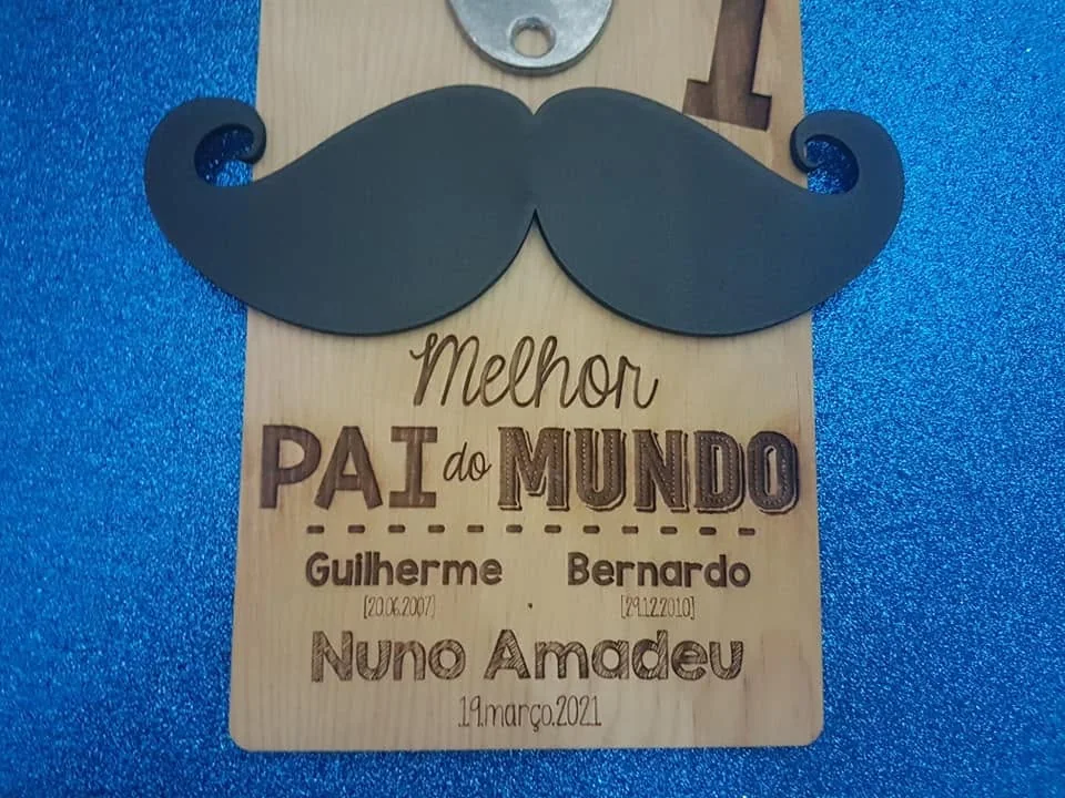 Peça de exposição com mensagem personalizada para oferecer numa ocasião especial.