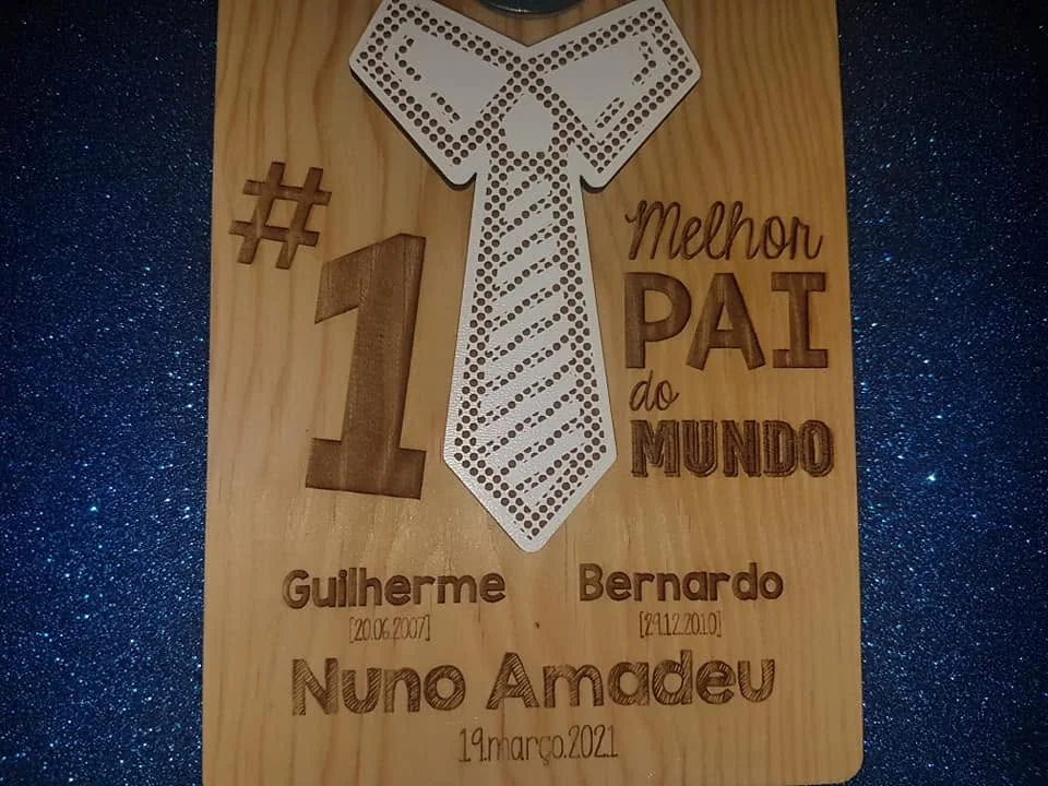 Peça de exposição com mensagem personalizada para oferecer numa ocasião especial.