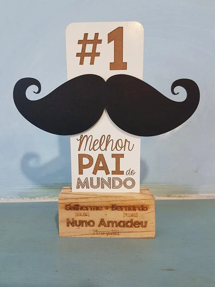 Peça de exposição com mensagem personalizada para oferecer numa ocasião especial.
