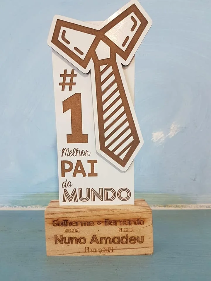 Peça de exposição com mensagem personalizada para oferecer numa ocasião especial.