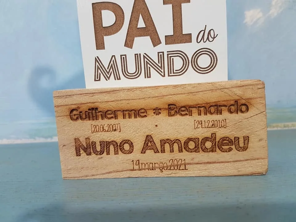 Peça de exposição com mensagem personalizada para oferecer numa ocasião especial.