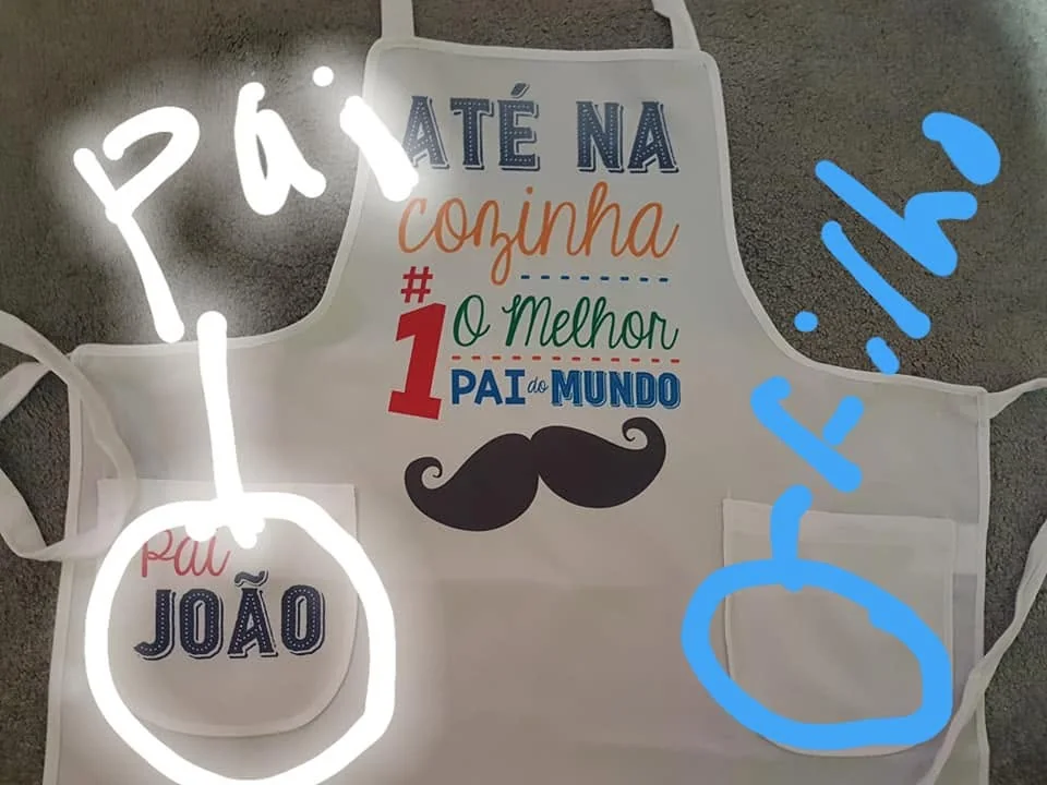 Avental com impressão ou mensagem personalizada para oferecer.