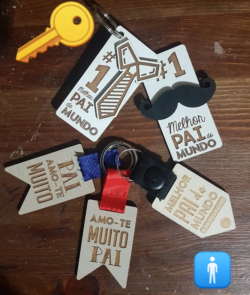 Porta-chaves com forma, mensagem ou imagem personalizada.