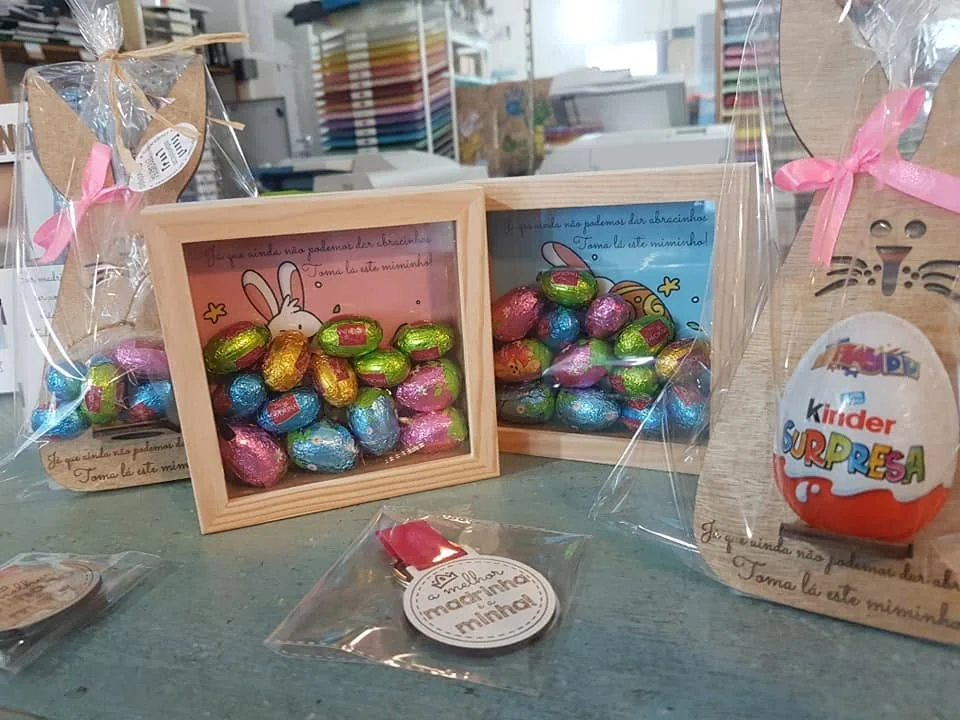 Peças e mensagens personalizadas alusivas à Páscoa.