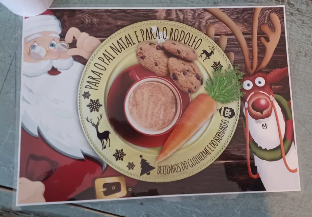 Jogo com elementos personalizados para partilhar em família ou num convívio.