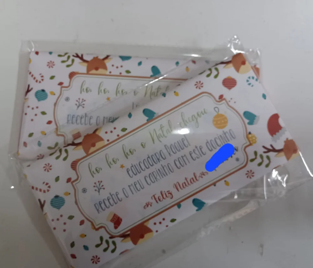Pequenas peças com mensagens e ilustrações para oferecer.