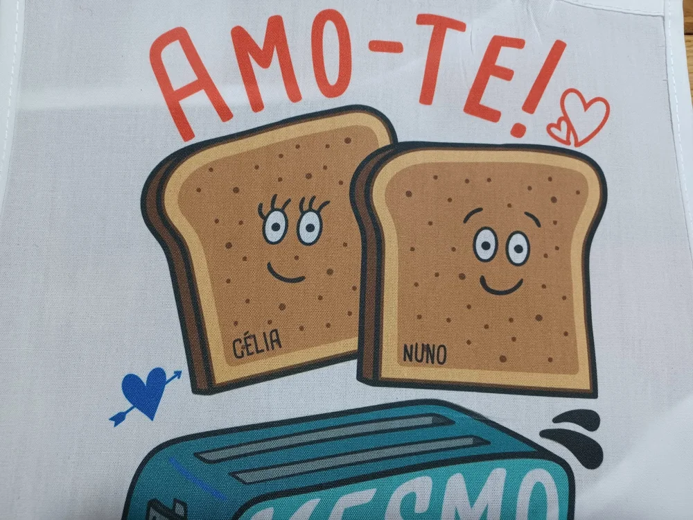 Avental com impressão ou mensagem personalizada para oferecer.