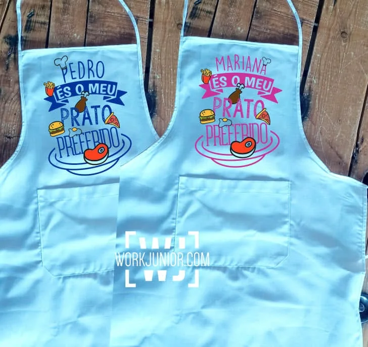 Artigos coordenados de cozinha com mensagens e ilustrações personalizadas.