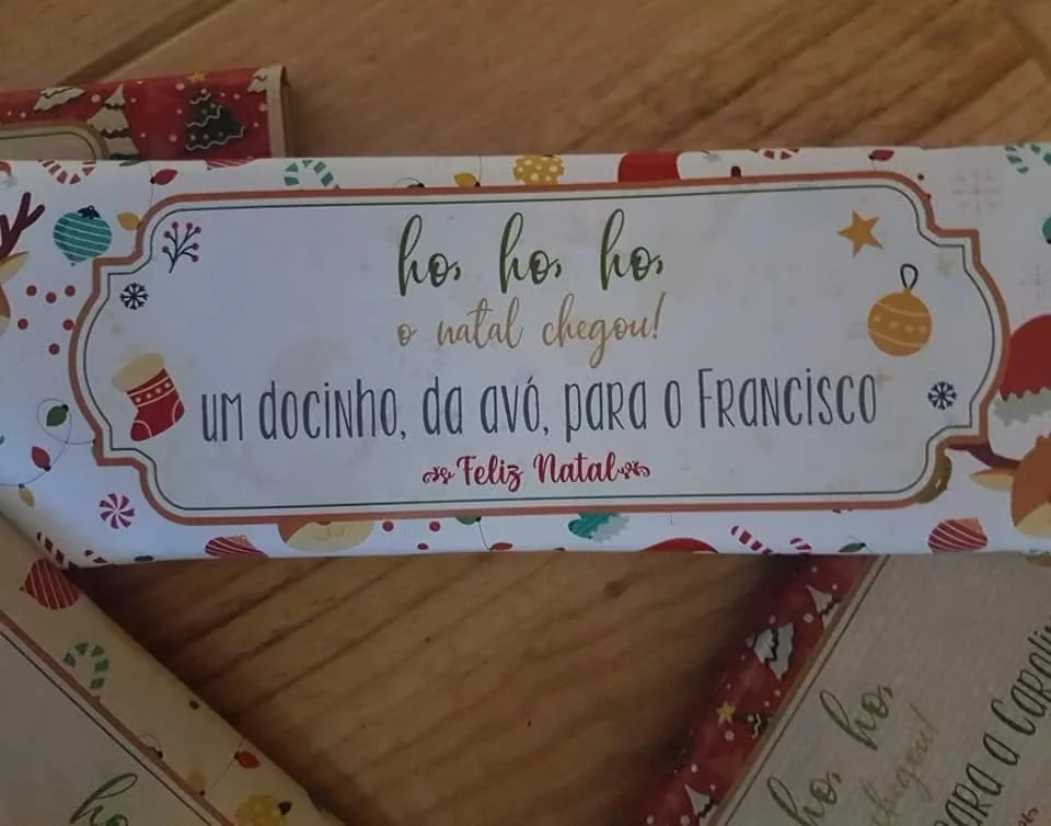 Pequenas peças com mensagens e ilustrações para oferecer.