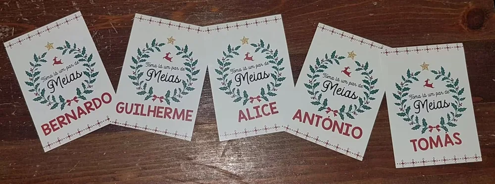 Enfeites com nomes, mensagens ou ilustrações para decorar a árvore e oferecer no Natal.