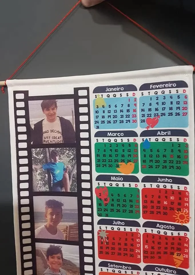 Calendário com imagem personalizada para manter uma memória à vista durante o ano.