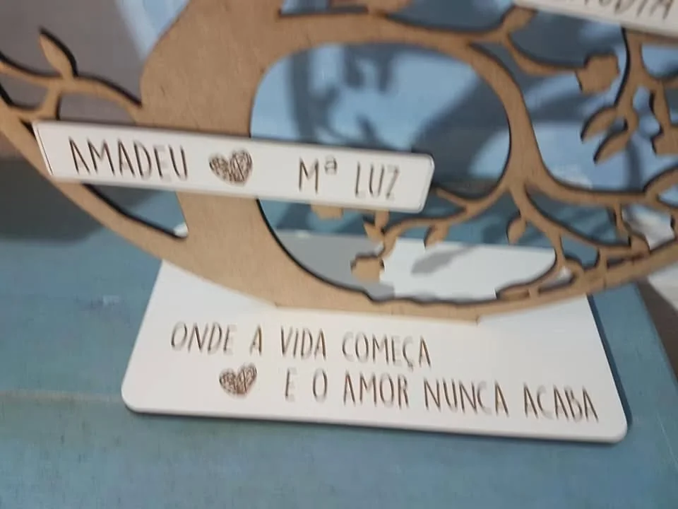 Artigos personalizados para oferecer, celebrar ou guardar uma mensagem.