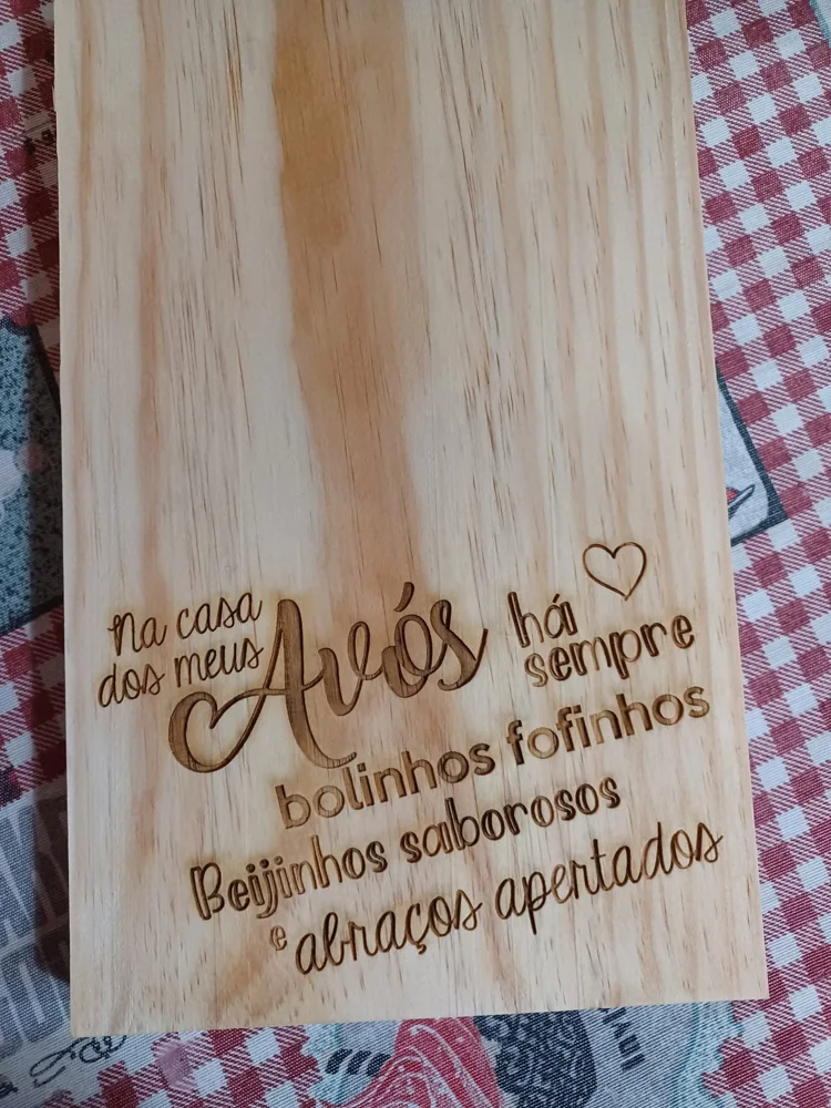 Avental com impressão ou mensagem personalizada para oferecer.
