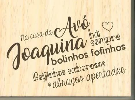 Avental com impressão ou mensagem personalizada para oferecer.
