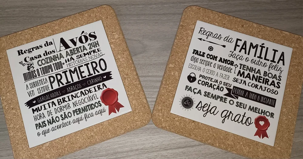 Peças com mensagens e desenhos personalizados, apresentadas em diferentes versões.