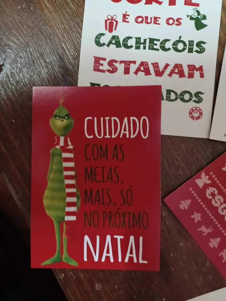 Garrafa apresentada com rótulo ou mensagem personalizada.