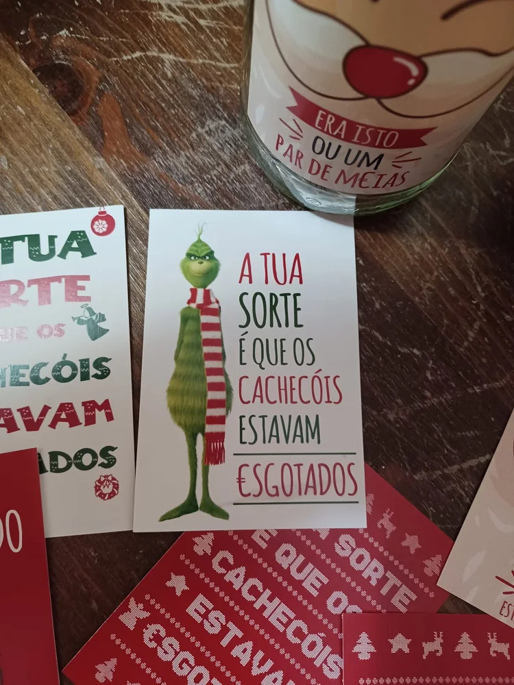 Garrafa apresentada com rótulo ou mensagem personalizada.