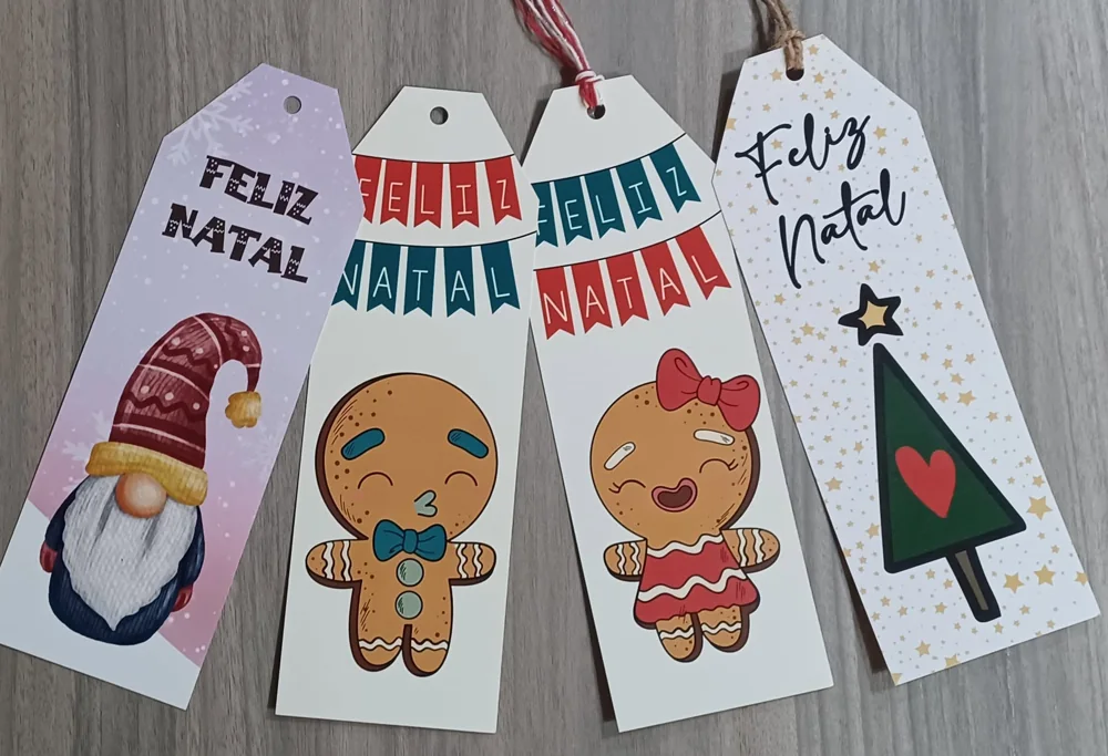 Enfeites com nomes, mensagens ou ilustrações para decorar a árvore e oferecer no Natal.
