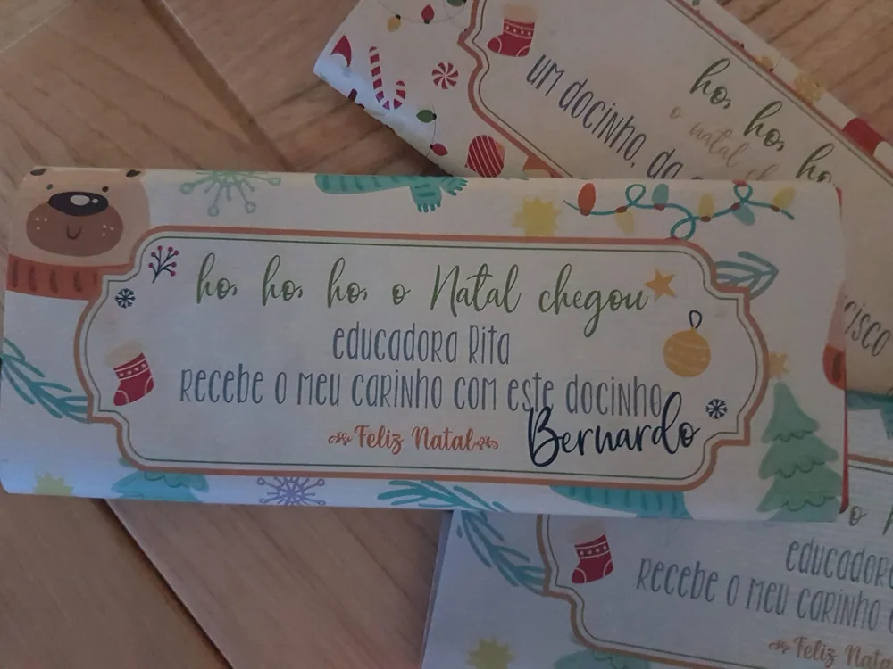 Pequenas peças com mensagens e ilustrações para oferecer.