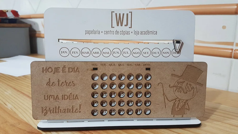 Jogo com elementos personalizados para partilhar em família ou num convívio.